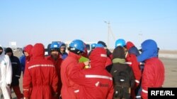 Рабочие компании "Бонатти" проводят забастовку. Карабатан, 20 декабря 2008 года.