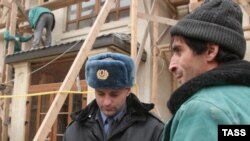 Россия Федерал миграция хизмати масъулларининг ишонтиришларича, хорижлик гастарбайтерлар патент сотиб олсалар, текширувлар чоғида улар учун бирор муаммо туғилмайди.