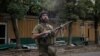Soldat ucrainean la Konstantivnivka, la 24 august 2025, în regiunea Donețk, unde se poartă lupte grele cu invadatorii ruși. Armata rusă avansează, însă extrem de lent și cu pierderi grele. 