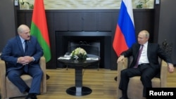 Русија- Рускиот претседател Владимир Путин го пречека белорускиот колега Александр Лукашенко во црноморскиот град Сочи