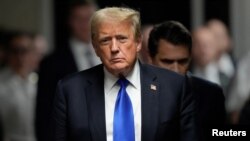 Donald Tramp pošto je proglašen krivim za lažno manipulisao poslovnim zapisima kako bi prikrio navodni seksualni susret sa porno zvezdom Stormi Denijels, 30. maj 2024.