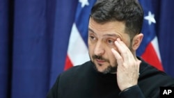 Liderul de la Kiev, Volodimir Zelenski, pe care, recent, președintele american Donald Trump l-a numit „un dictator fără alegeri”. 