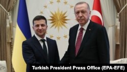 Թուրքիայի նախագահ Ռեջեփ Էրդողանը ողջունում է Անկարա ժամանած Ուկրաինայի նախագահ Վլադիմիր Զելենսկուն, 8-ը օգոստոսի, 2019թ․