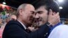 Путин целует дзюдоиста Тагира Хайбулаева