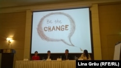 Participanţi la conferinţa de la Chişinău