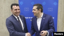Архивска фотографија- Премиерите на Македонија и на Грција Зоран Заев и Алексис Ципрас на средба во Софија 17.05.2018 
