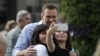Udhëheqësi i opozitës, Aleksei Navalny, dhe mbështetës të tij.