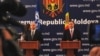 Nikolay Guerguiev, șeful misiunii FMI și premierul Vlad Filat la conferința de presă de la Chișinău