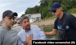 Двама от гардовете на НСО, които през юли не позволиха на Христо Иванов да остане на плажа до имота, ползван от Доган