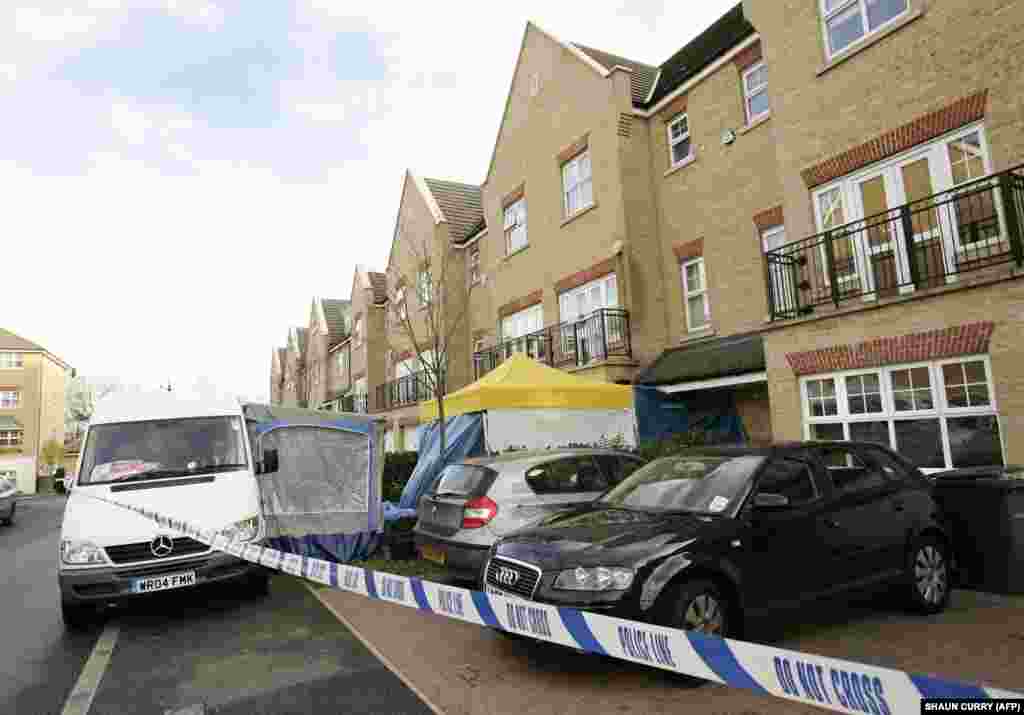 2006. november 23-én halt meg. A rendőrség lezárta az észak-londoni házának környékét