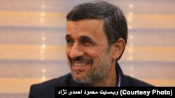 Mahmúd Ahmadinezsád, Irán folyamatosan Izrael elpusztításával fenyegetőző volt elnöke 