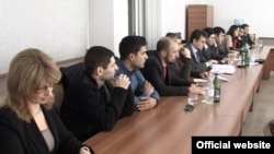 Կլոր սեղան` ոստիկանությունում