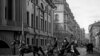 Воздвиженка образца 1915 года с трудом, но еще узнаваема. Другим московским улицам и площадям повезло меньше