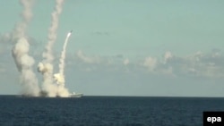 Fregata Admiral Grigorovici lansând rachete Kalibr înspre Siria. 15 noiembrie 2016