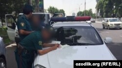 Сотрудники Управления безопасности дорожного движения Ташкента. 