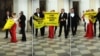 Активисты "Гринпис" тоже участвовали в работе конференции в Копенгагене. Декабрь 2009 г.