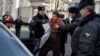 Полиция пресекает попытку гей-активистов провести акцию протеста в Петербурге. 6 апреля 2012 г