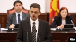Собраниска комисија за финансирање и буџет. Вицепремиерот и министер за финансии Зоран Ставрески на 2 мај 2012 година.