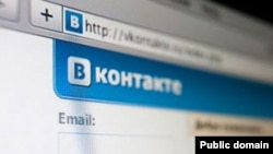 Facebook тармоғининг русча аналоги ҳисобланган ВКонтакте Россия ва Беларусда мохолифат фаолларининг уюшишида қўл келган.