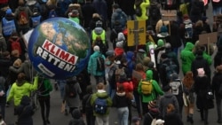 Skup u Madridu označiće početak 12 meseci odsudnih i burnih pregovora (Protest u Berlinu, 29. novembra2019)