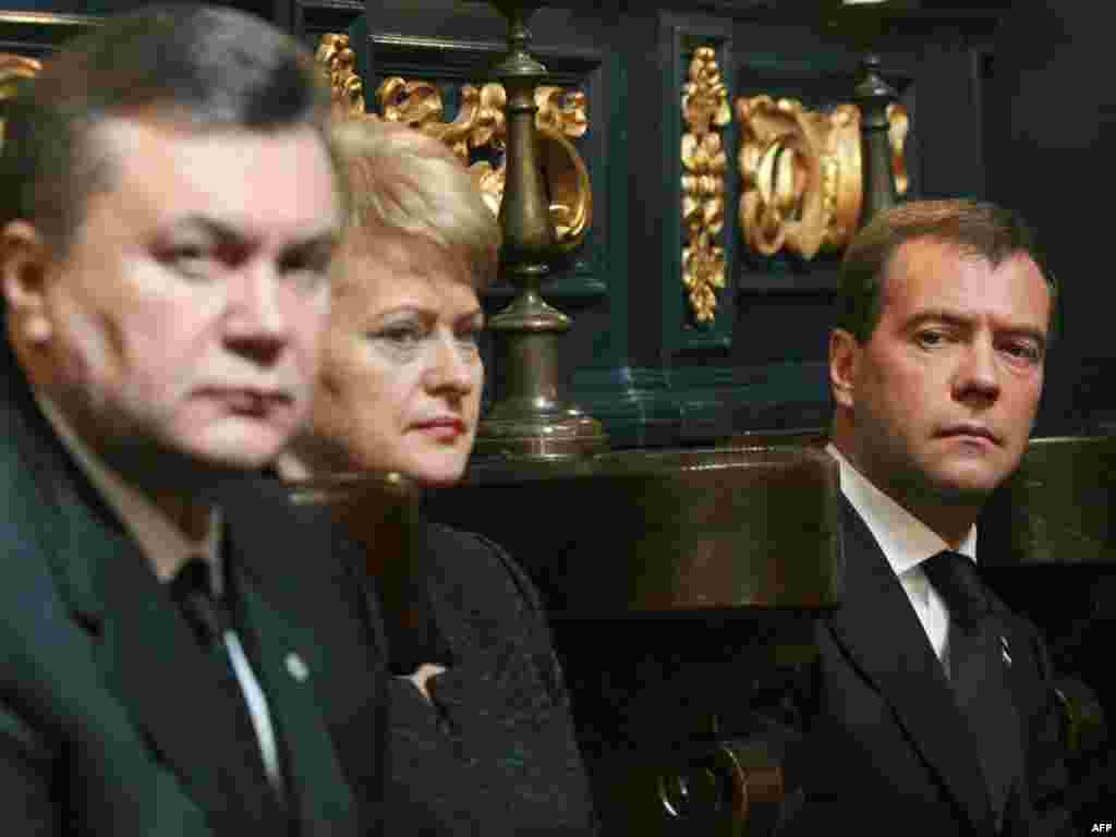 Predsjednik Ukrajine Viktor Yanukovych i Rusije Dmitry Medvedev na sahrani