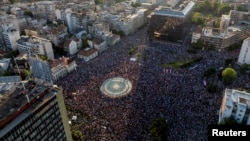 Protest na Trgu Slavija, Beograd, Srbija, 28. jun 2025. 
