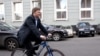 Лидер "Яблока" Сергей Митрохин на недавней московской акции "День без автомобиля"