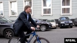 Лидер "Яблока" Сергей Митрохин на недавней московской акции "День без автомобиля"
