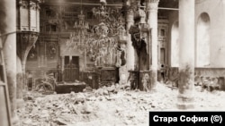 Отломките в църквата след атентата