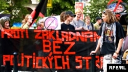 Демонстранты вышли на улицы Праги ранним утром и планируют протестовать до позднего вечера