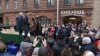 Homofobia shprehet hapur në shitoret ruse
