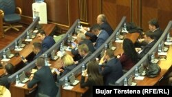 Deputetët e LDK-së, grupit më të madh opozitar në Kuvendin e Kosovës.