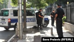Sve što Tužilaštvo radi je kontrolisano, tvrdi Katnić. Foto: Policija ispred suda tokom suđenja u slučaju "Državni udar"