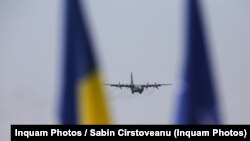 Aeronava Forțelor Aeriene Române care a evacuat, în aceste zile, cetățeni români și străini de pe Aeroportul Internațional din Kabul, aterizează la București