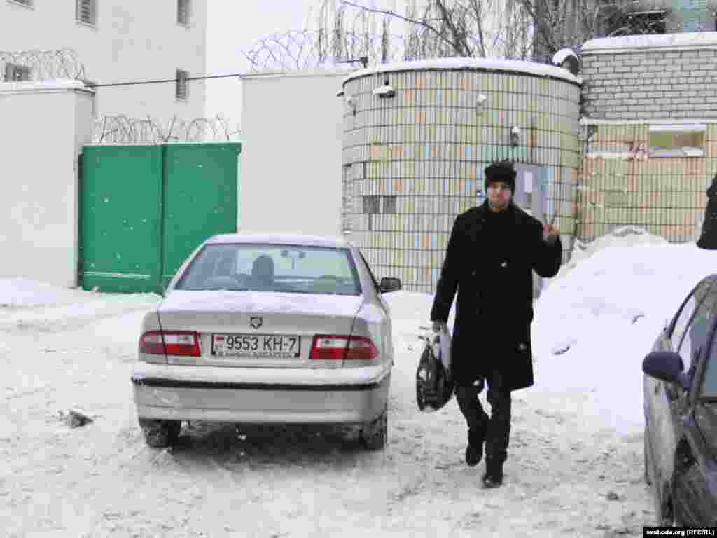 Minsk, ispred zgrade zatvora.