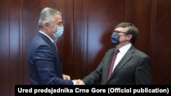 Presidenti i Malit të Zi, Millo Gjukanoviq dhe zëvendësndihmëssekretari amerikan i Shtetit, Mathew Palmer.