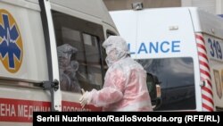 Протягом доби до лікарень доправили 2 325 людей, померли 69 хворих, у 983 констатували одужання