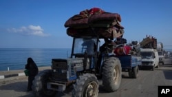 Palestinieni refugiindu-se în Gaza la 16 septembrie, când armata israeliană spune că a lansat ofensiva asupra principalului oraș al enclavei.