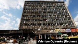 Una dintre clădirile din centrul orașului Vinița care a fost avariată de atacurile cu rachete rusești, care au ucis peste 20 de persoane, inclusiv 3 copii, pe14 iulie 2022