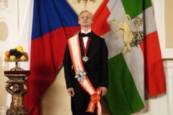 Cadru din „L-am servit pe regele Angliei”