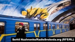 Stația de metrou „Osokorki” din Kiev, anul 2018.