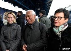 Noii lideri ai UE Kaja Kallas (șefa politicii externe, prima din stânga) și Antonio Costa (centru, președintele Consiliului European) au făcut prima deplasare de serviciu la Kiev, pe 1 decembrie.