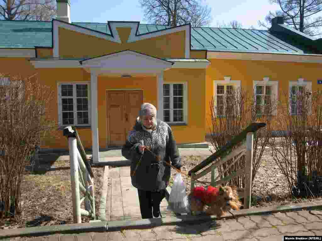 Марина Ходорковская в лицее-интернате "Подмосковный" в поселке Кораллово. 31 марта 2008 года. 