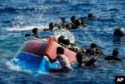 În Marea Mediterană, cei mai letali ani au fost 2014, 2015 și 2016. Trendul este din nou în creștere: anul trecut au murit sau au dispărut aproape la fel de mulți oameni în Mediterană ca în 2014, peste 3.000. În 2023, 161 de copii au murit în Mediterană.