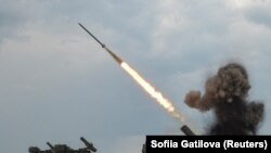 Ukrajinski vojnici 4. augusta ispalili su višecIJevni raketni sistem BM27 Uragan na ruske položaje u oblasti Harkiv.