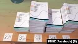 A BMSZC Bolyai János Műszaki Technikum tanárainak korösszetétele függvénytáblákkal szemléltetve, a képet 2022. május 14-én osztották meg.
