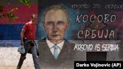 графит со рускиот претседател Владимир Путин во Белград, 1 август 2022 година.