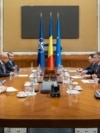 Întâlnire între primul ministru Marcel Ciolacu și conducerea Liberty Steel Galați, în 2023. Ulterior, combinatul a primit 292 milioane de euro pentru a reporni producția Furnalului 5, lucru care s-a întâmplat doar pentru câteva luni. 