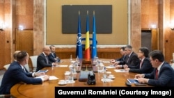 Întâlnire între primul ministru Marcel Ciolacu și conducerea Liberty Steel Galați, în 2023. Ulterior, combinatul a primit 292 milioane de euro pentru a reporni producția Furnalului 5, lucru care s-a întâmplat doar pentru câteva luni. 