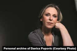 Danica Popović: Trenutna stopa je mnogo veća od one koju bi Srbija po svojim privrednim kapacitetima trebalo da ima. Kao što sam već rekla, primereno zaduženje bilo bi po stopi od 45 odsto bruto domaćeg proizvoda. Prema tome, Srbija je visoko zadužena zemlja.